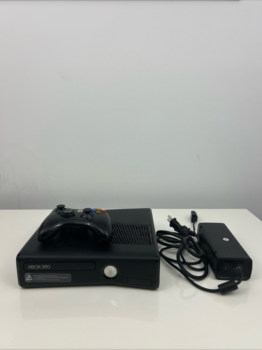 Microsoft Xbox 360 Black Console 4gb with Black Wireless Controller